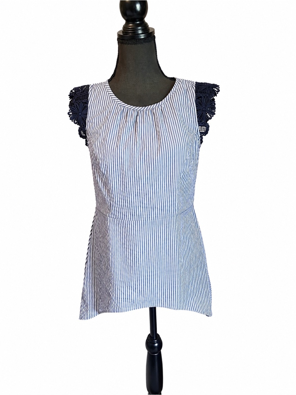 CAbi Striped Top w/Crochet Cap Sleeves Women’s Size XS Preppy Nautical Coastal